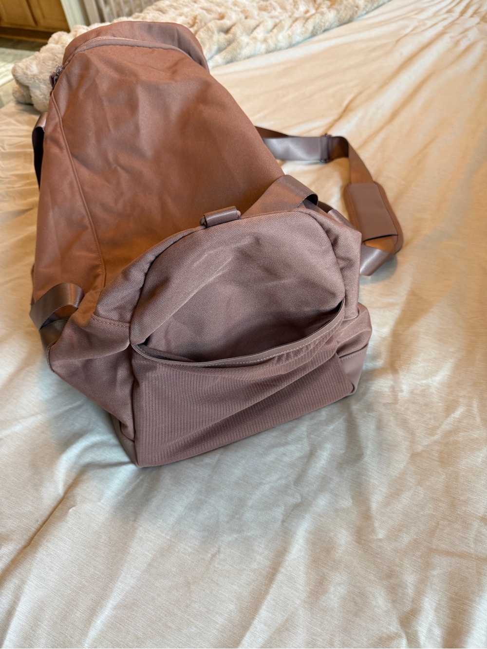 NWOT Gymshark Everyday Holdall Duffle Medium Bag in Autumn Brown - Picture 5 of 6